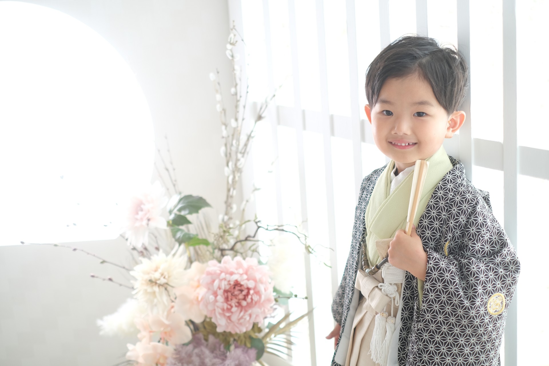 フォトスタジオbeで七五三撮影を楽しむ家族