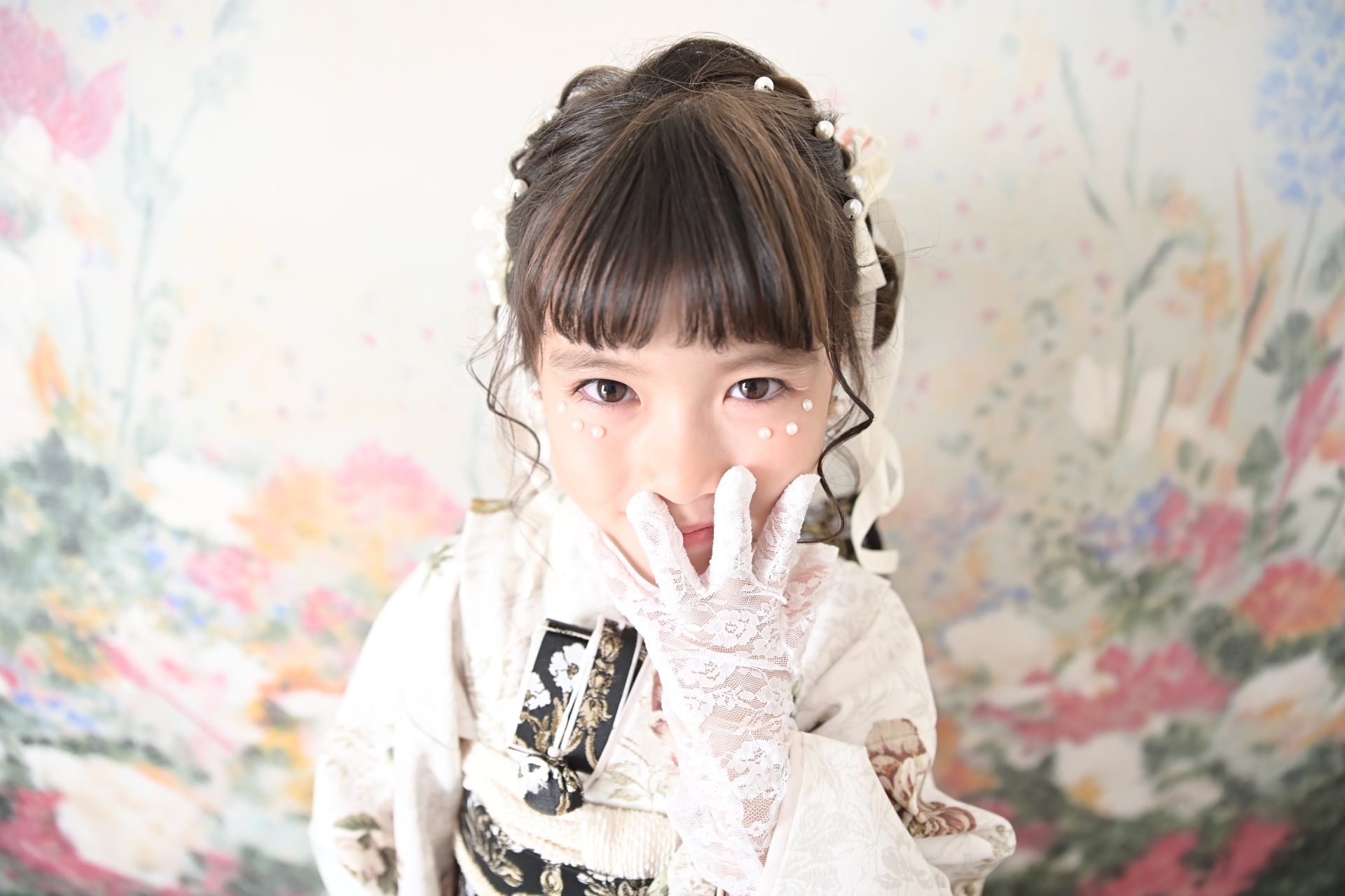 七五三後撮りキャンペーンで着物を着た子供のスタジオ写真